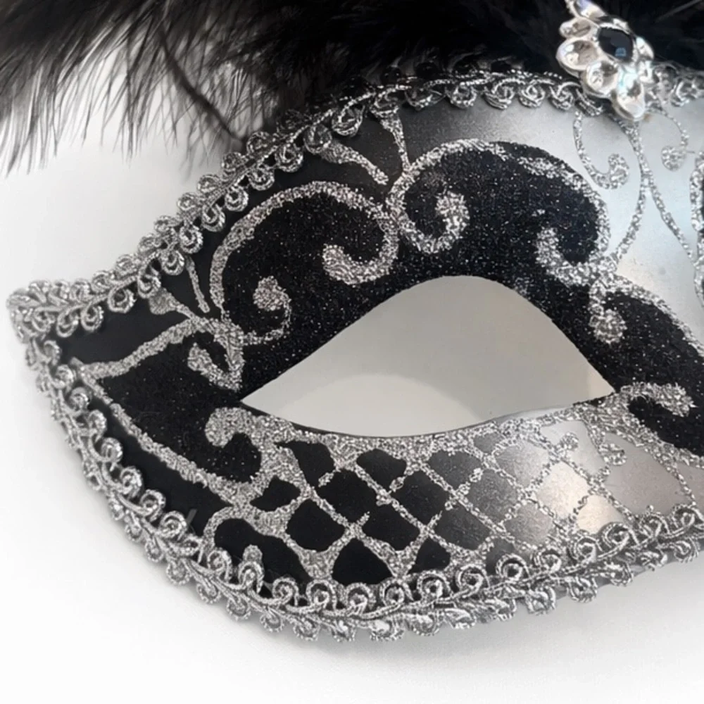 Unbranded • Elegant Venetian-Style Masquerade Mask in Black and Silver